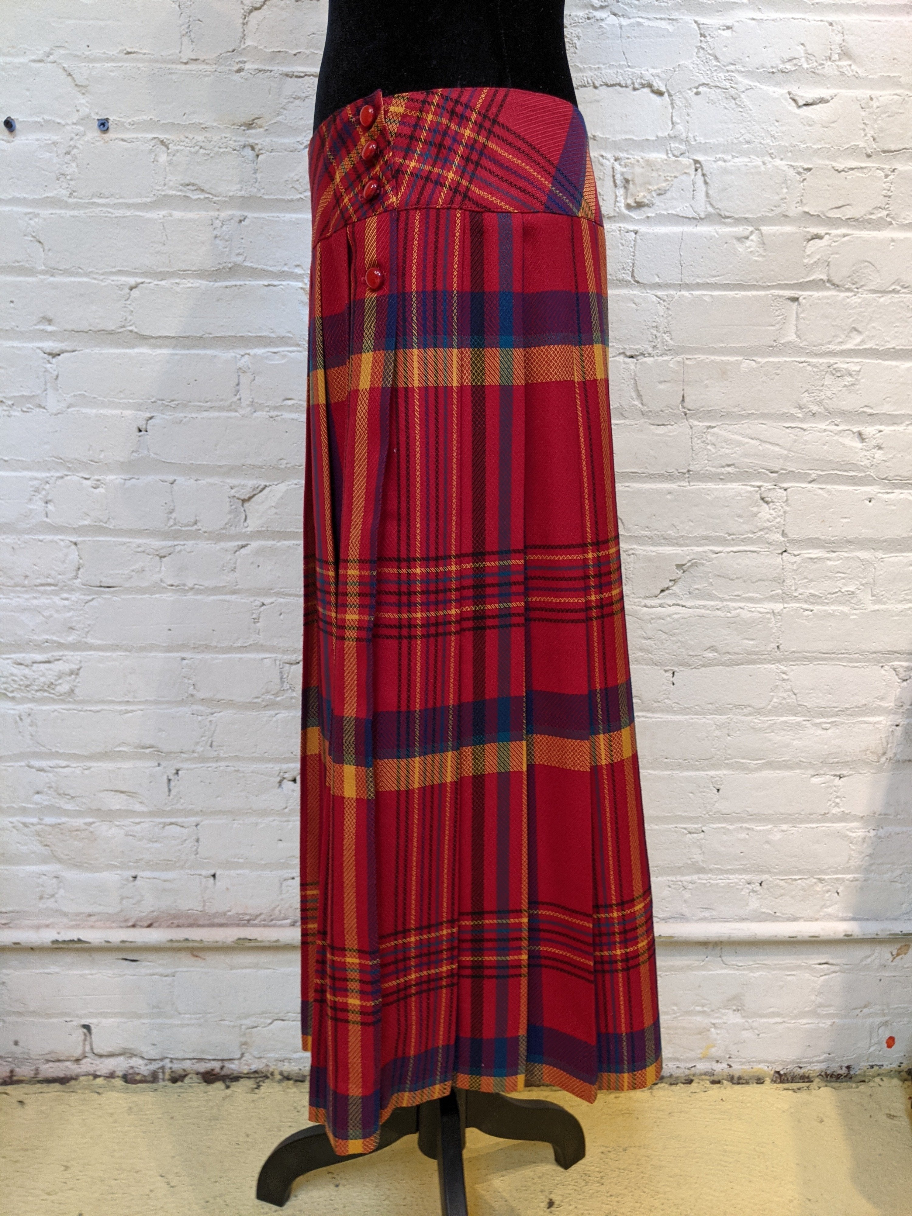 70's/80's Red Multicolor Plaid Pleated Midi Skirt (Size Medium)