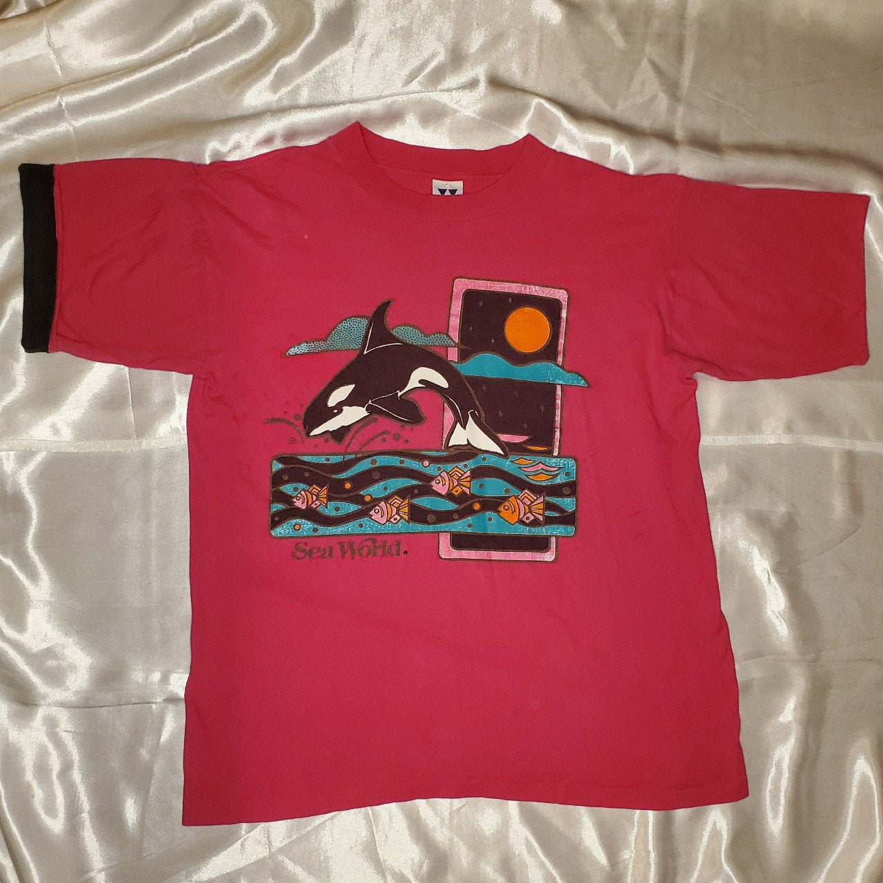 Vintage 80s/90s Magenta Pink Sea World Graphic Tee