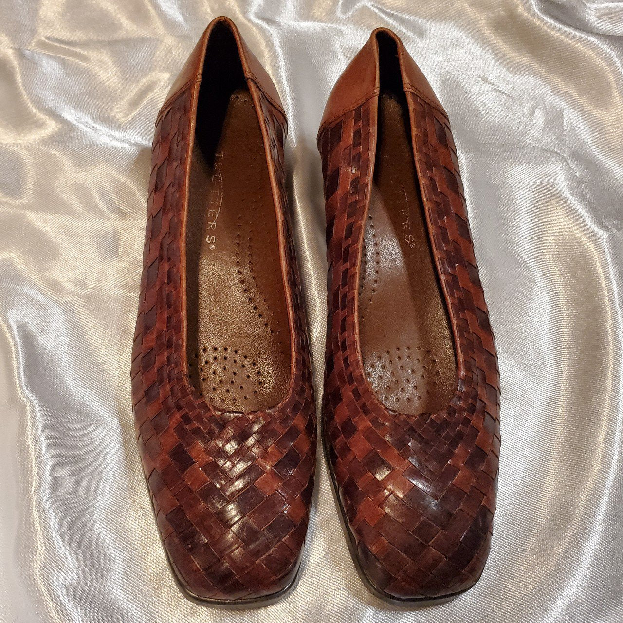 Vintage Caramel Brown Textured Basketweave Leather Shoes