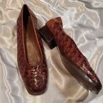 Load image into Gallery viewer, Vintage Caramel Brown Textured Basketweave Leather Shoes
