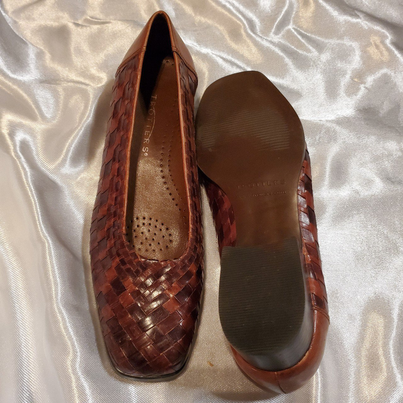 Vintage Caramel Brown Textured Basketweave Leather Shoes